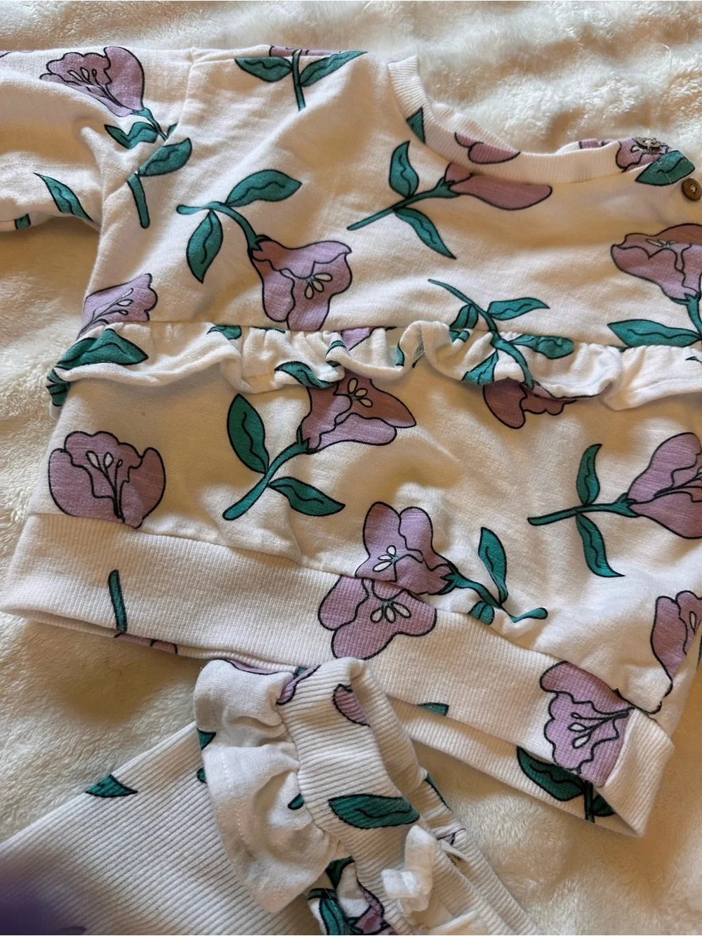 Jessica Simpson White Floral Ruffle Sweatshirt & Leggings Set w/ 4 pack Blankets